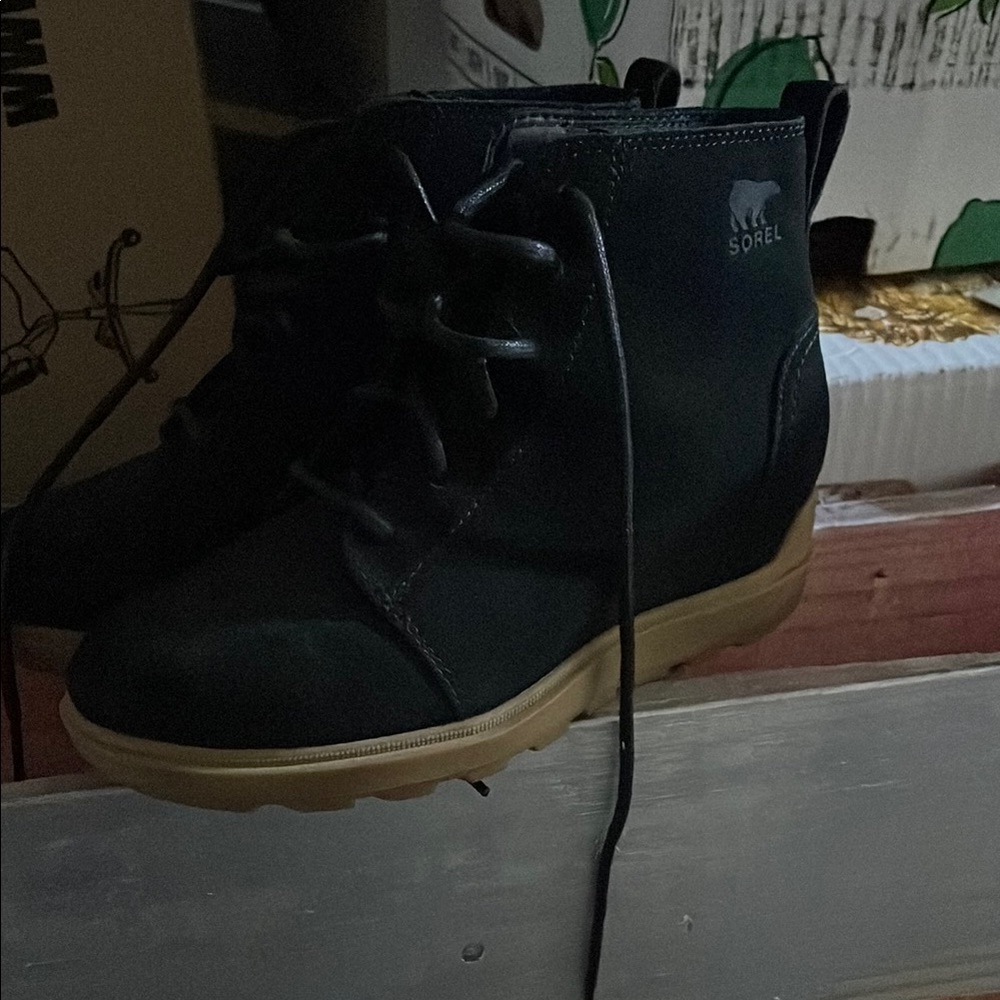 Sorel Black and Tan Boots